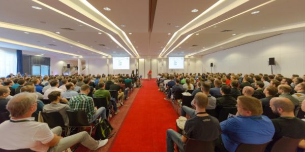 Gefüllter Vortragssaal beim JUG Saxony Day 2017