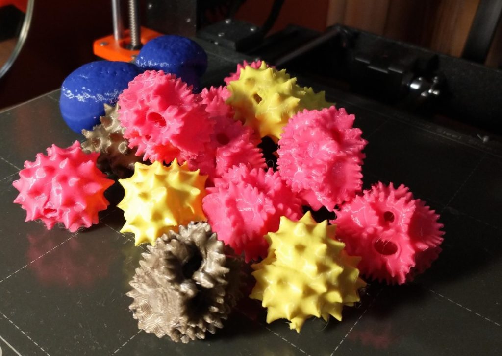 Pollen grains were imaged with confocal microscopy and the data were used to create 3D printed models.