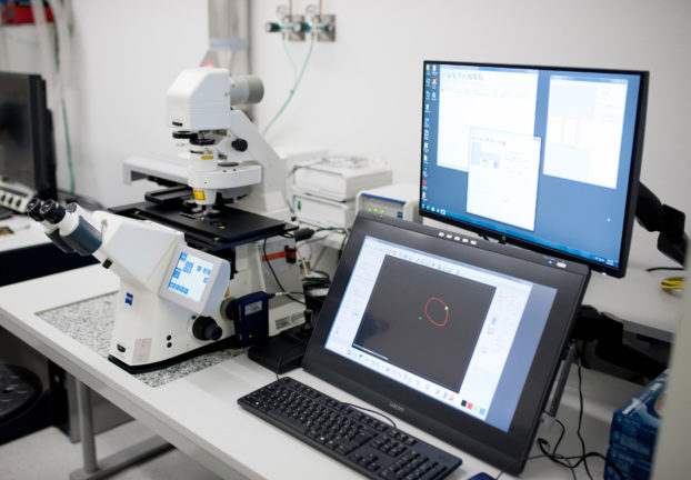 Das neue Laser Microdissection System ZEISS PALM MicroBeam an der Universität Ulm. Foto: Elvira Eberhardt / Uni Ulm